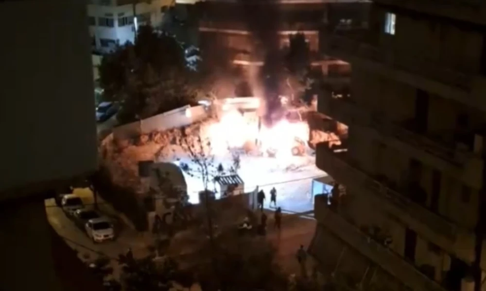 Επίθεση με μολότοφ στα έργα του μετρό στο Γαλάτσι (Βίντεο)